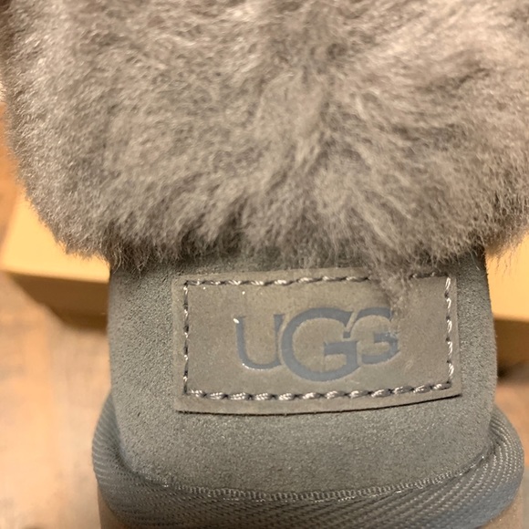 Last one❗️ UGG Classic Mini Fluff Sheepskin Bootie - Picture 12 of 13